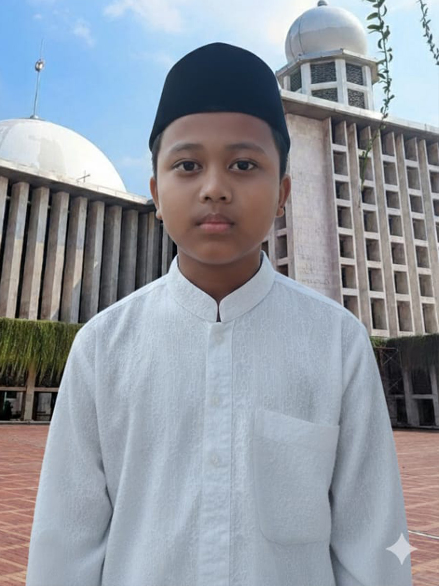 Portrait a little boy standing with smiling